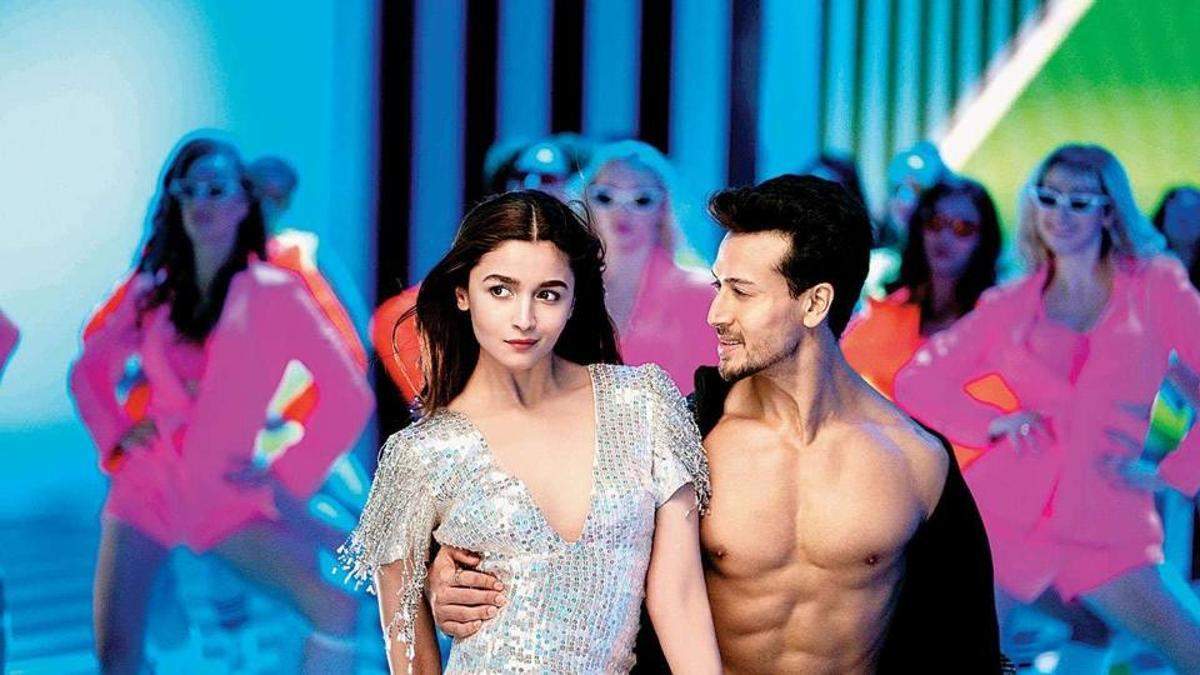 Tiger Shroff-Alia Bhatt Sizzle In The Hook Up Song In SOTY2