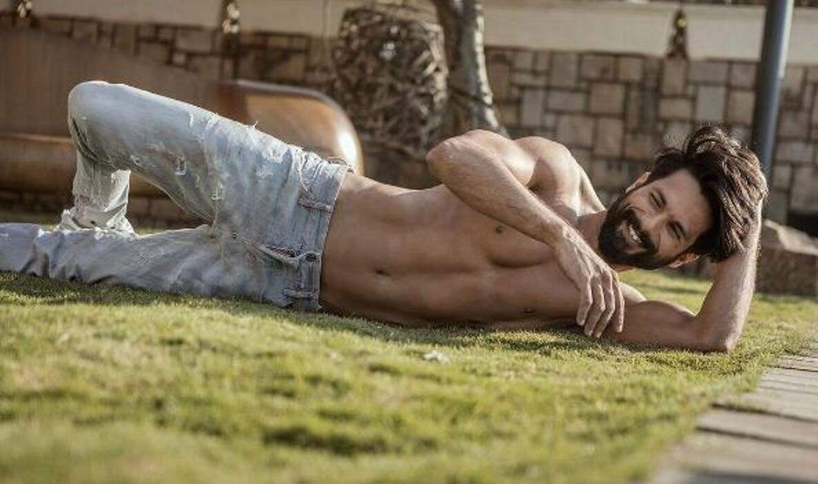 Best Six Pack Abs Of Bollywood