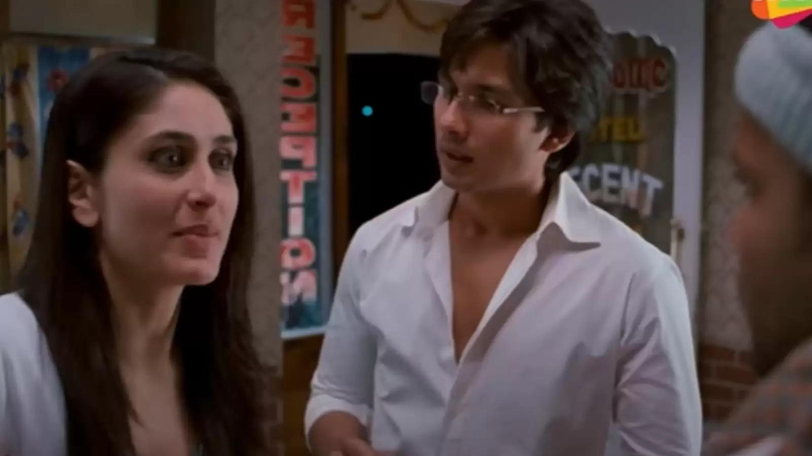  Kareena Kapoor Recreates The Jab We Met Hotel Scene 