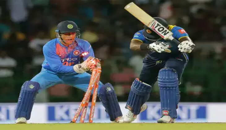 Dhoni stumping