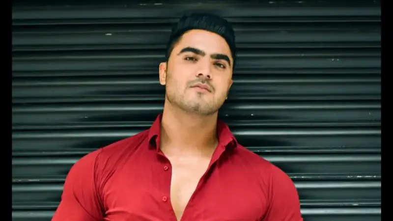 Paras Thakral Age, Net Worth, Height, Wife,Vlog, Instagram