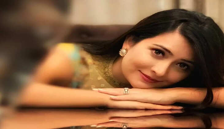 Radhika Pandit Age, Height, Weight, Size, DOB, Husband, Family, Biography In 2025