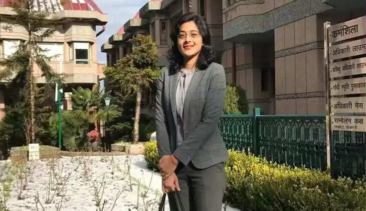 IAS Surabhi Gautam Biography, Age, 12th percentage