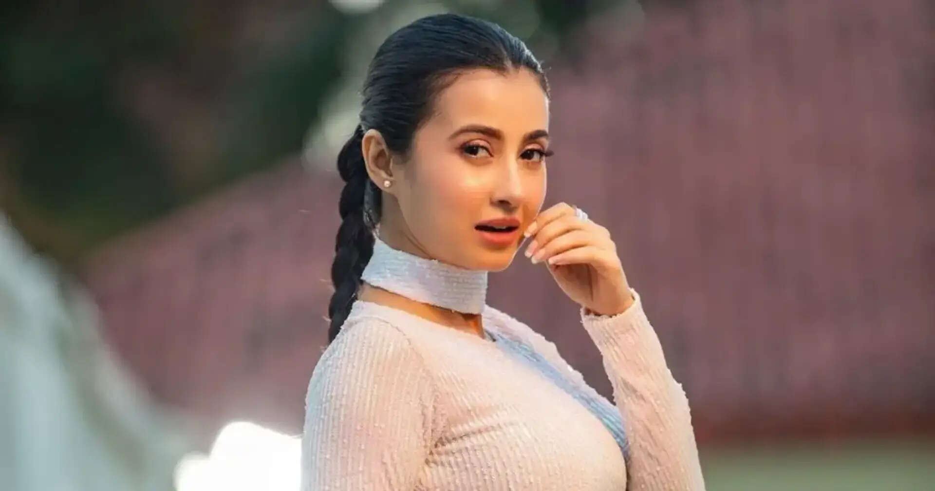 Monami Ghosh Age, Height, Weight, Size, DOB, Husband, Family, Biography In 2026