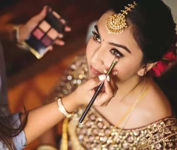 Top 10 Celebrity Makeup Artists You Should Follow on Instagram in 2023