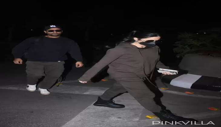 Katrina Kaif and Vicky Kaushal spotted at the airport (Credits: Viral Bhayani)