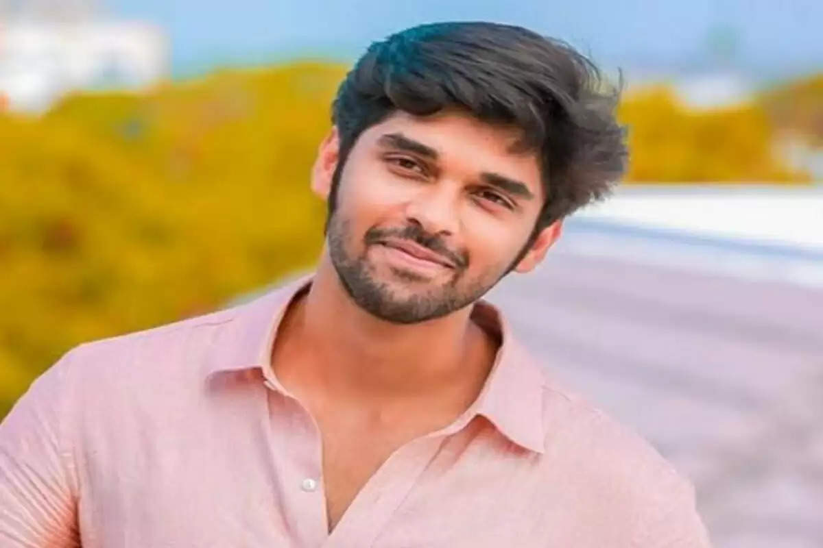 Dhruv Vikram Age, Height, Weight, Girlfriend, Family, Biography 