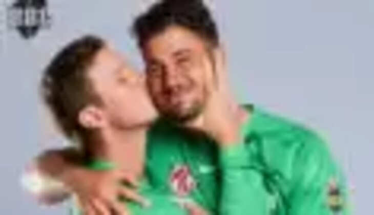 Know About Marcus Stoinis and Adam Zampa Relationship