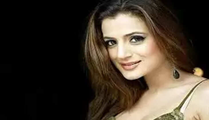  Amisha Patel 