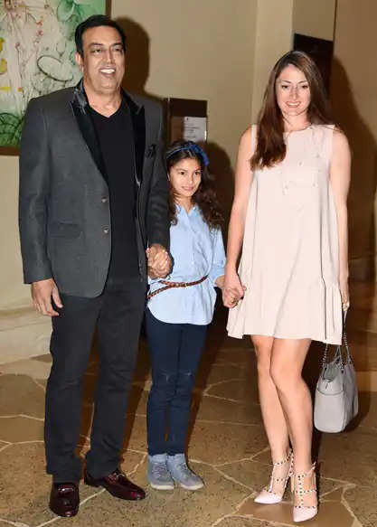 Vindu Dara Singh with his wife and daughter