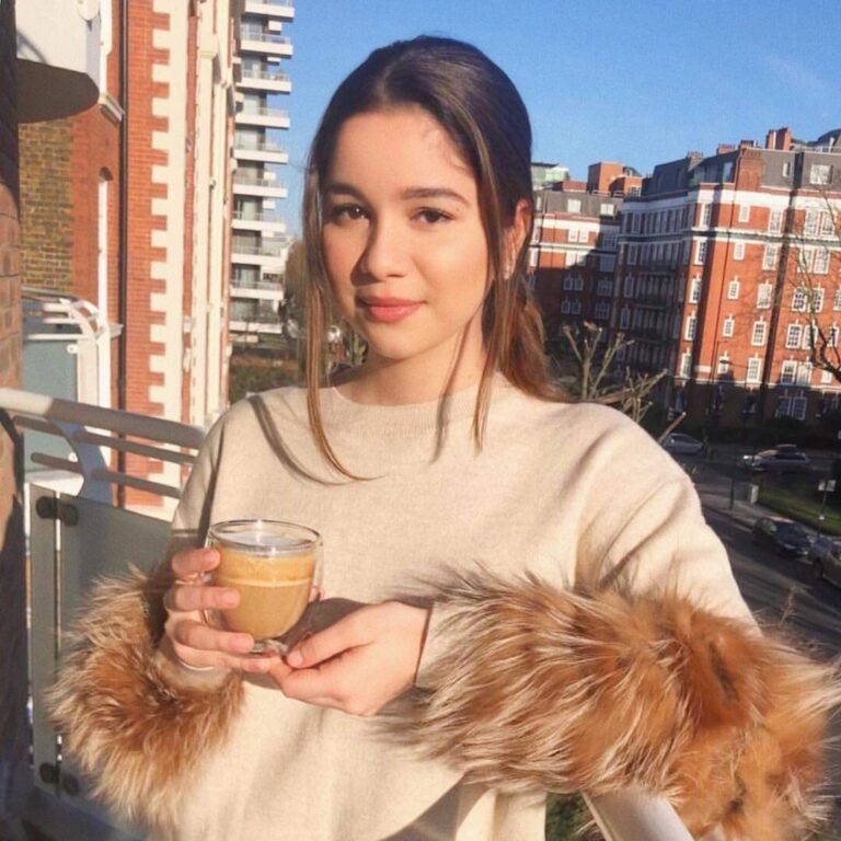 Sachin Tendulkar’s Daughter Sara Tendulkar Steps Out for Coffee with Friends