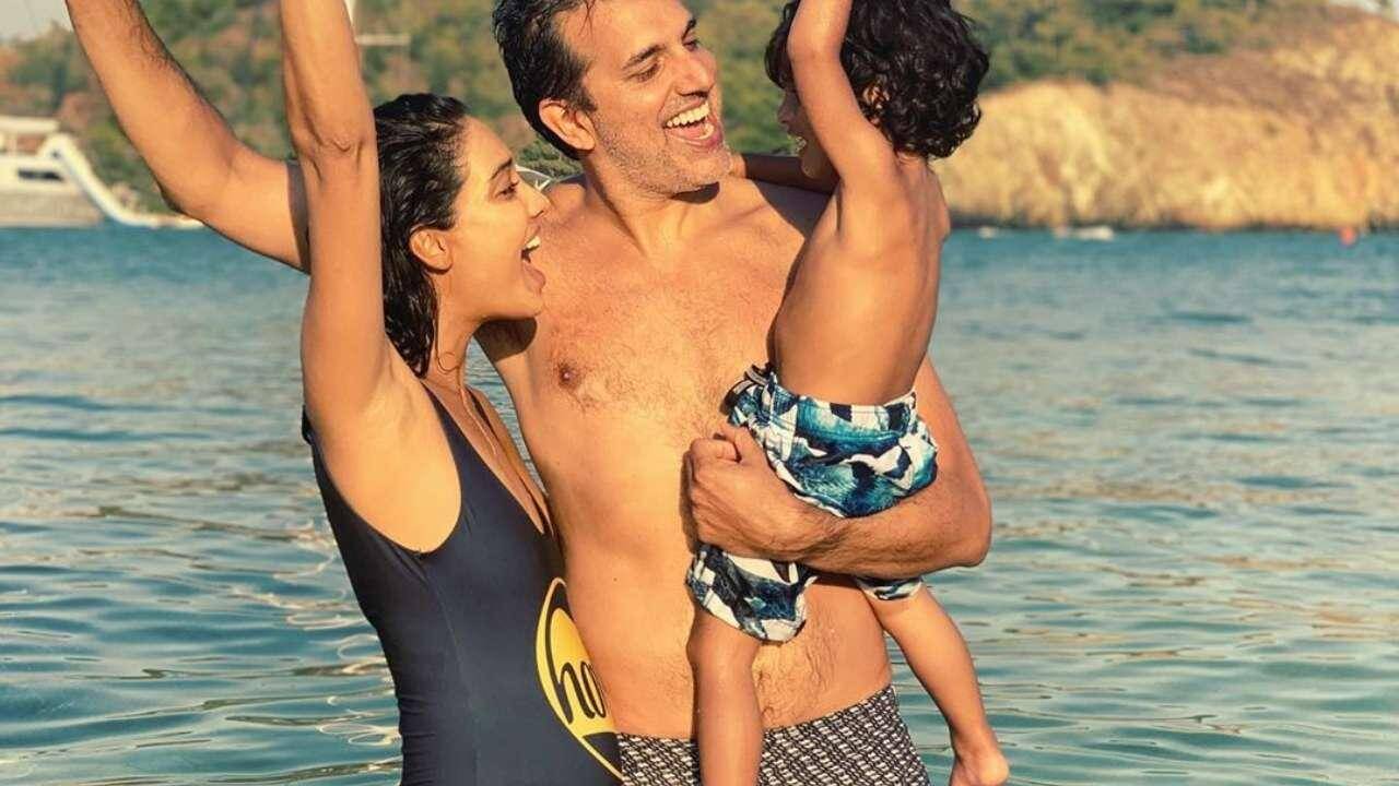 Lisa Haydon Flaunts Her Baby Bump