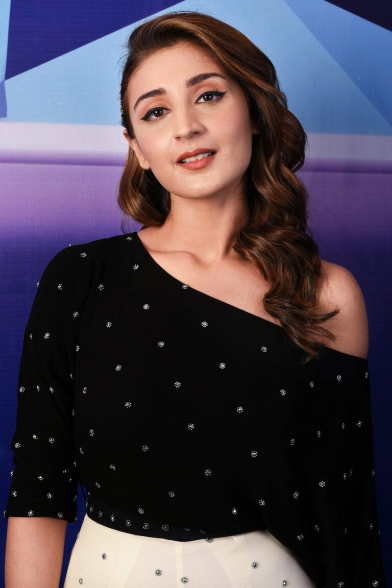 Top 5 Dhvani Bhanushali Songs