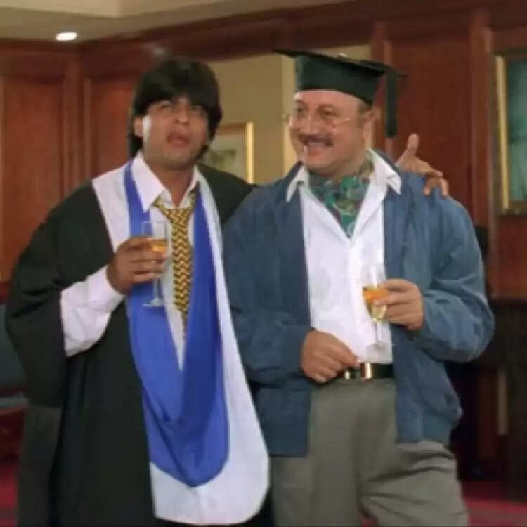 When Shah Rukh Khan and Anupam Kher's Twitter Banter Reminded Us of DDLJ's Father Son Duo