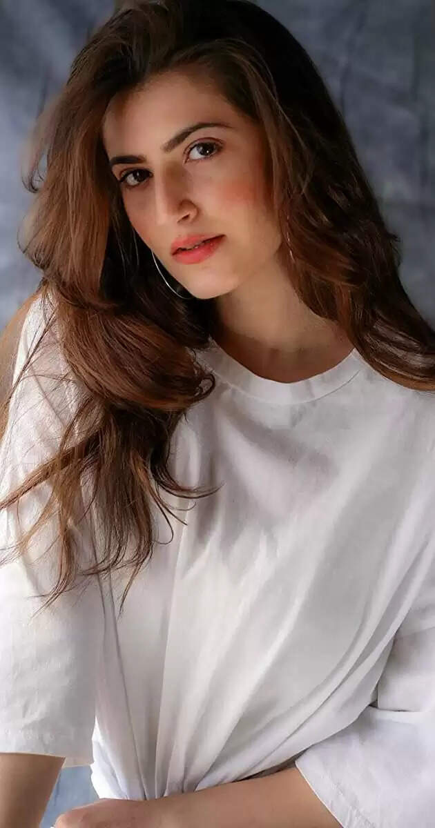 10 Hottest Shivaleeka Oberoi Instagram Pics