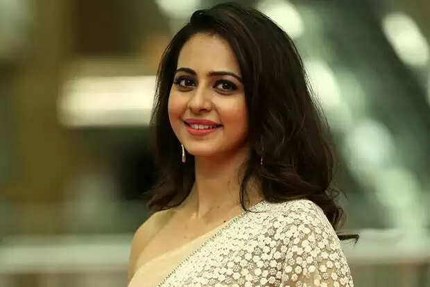 Farhan Akhtar & Rakul Preet To Star In Ashutosh Gowariker' Pukar