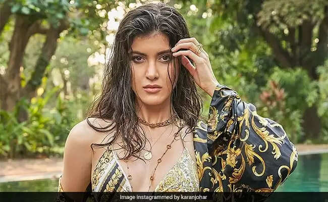 Shanaya Kapoor To Make Her Debut With This Movie!