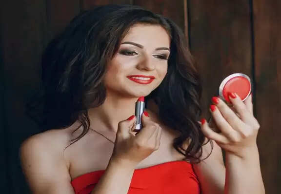 5 Drop-Dead Gorgeous Makeup Looks That’ll Go Perfect With Your Red Hot Outfits!