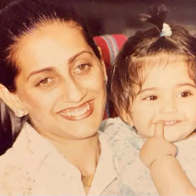 Soon-to-Be Mom Sonam Kapoor Wishes Sunita Kapoor on her Birthday, says 'Best Example Set for Me'