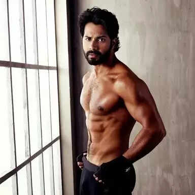 Varun Dhawan Offered Free Gold By His Senior Fan, Here’s What Happened Next