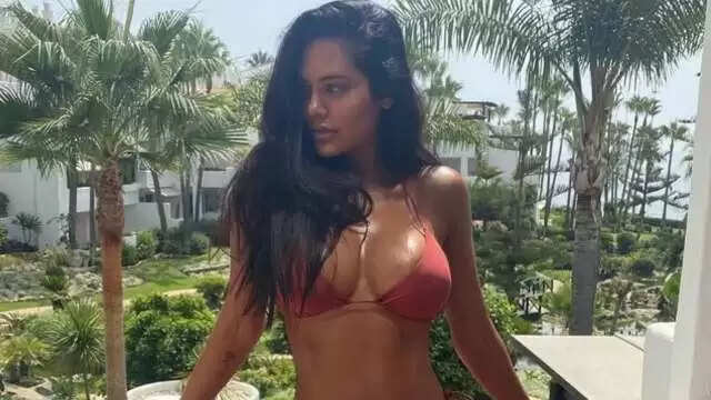 Esha Gupta Creates Buzz Yet Again With New Bikini Pics!