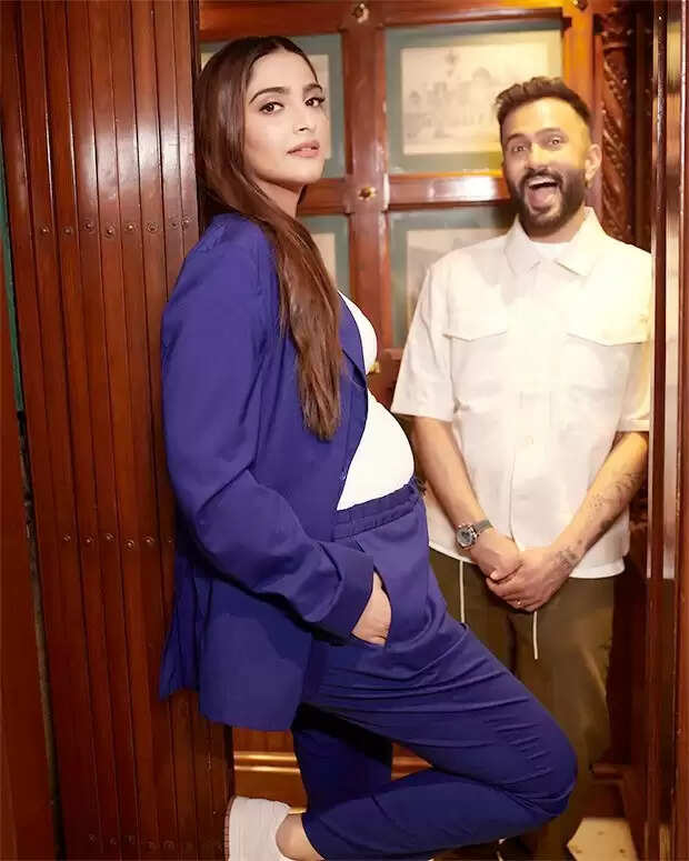 Soon-to-be Parents Sonam Kapoor and Anand Ahuja are all Smiles in Their 'Babymoon' in Italy