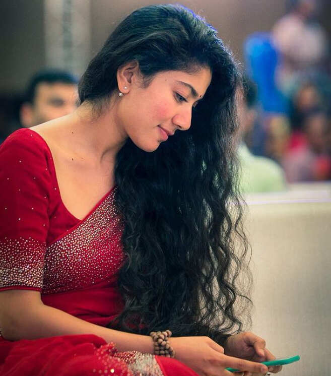 When Sai Pallavi Looked Gorgeous in a Red Saree!