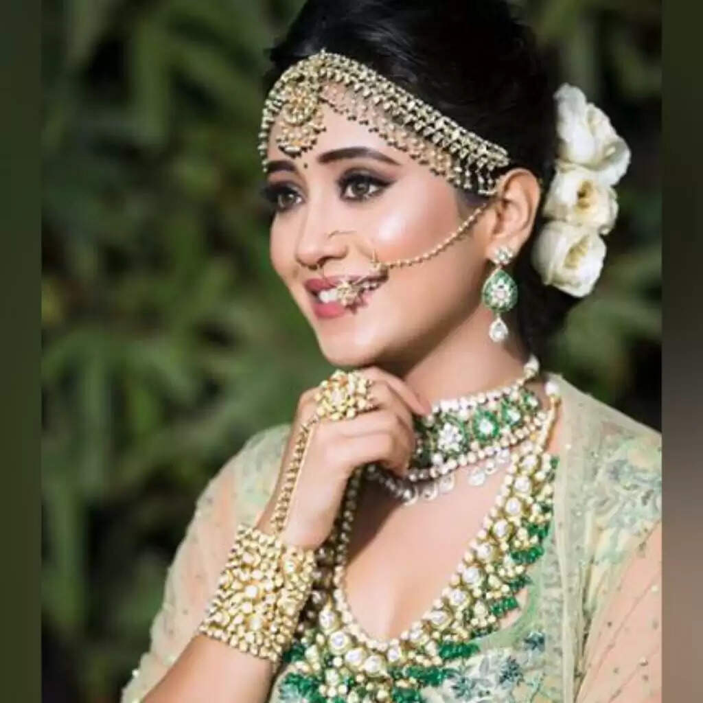 When Shivangi Joshi Looked Stunning in her Desi Look!