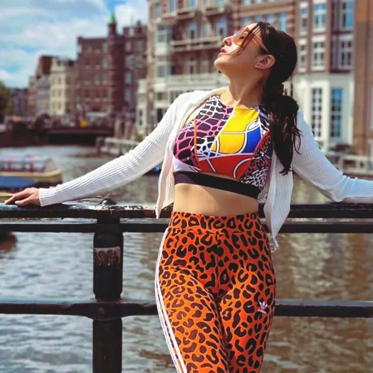 Sara Ali Khan Becomes Nostalgic as She Visits Columbia University in New York