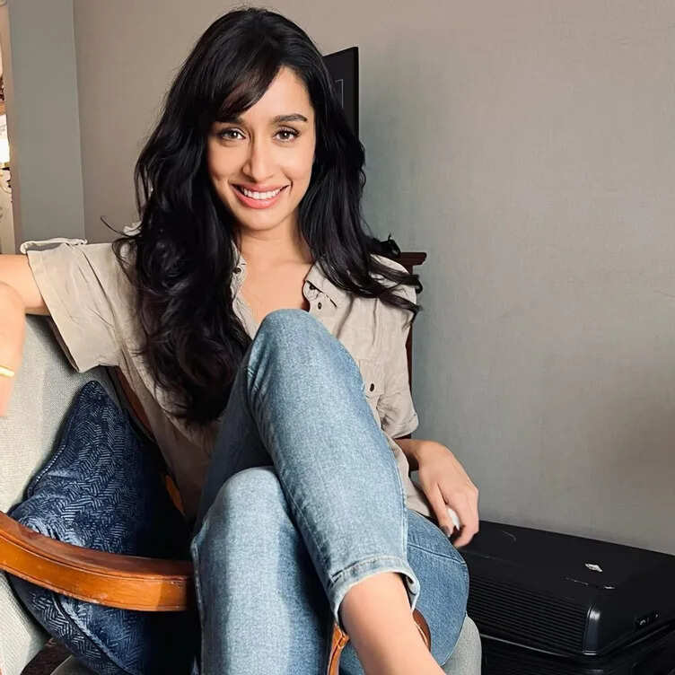 Shraddha Kapoor Flaunts her New Haircut in Latest Pictures