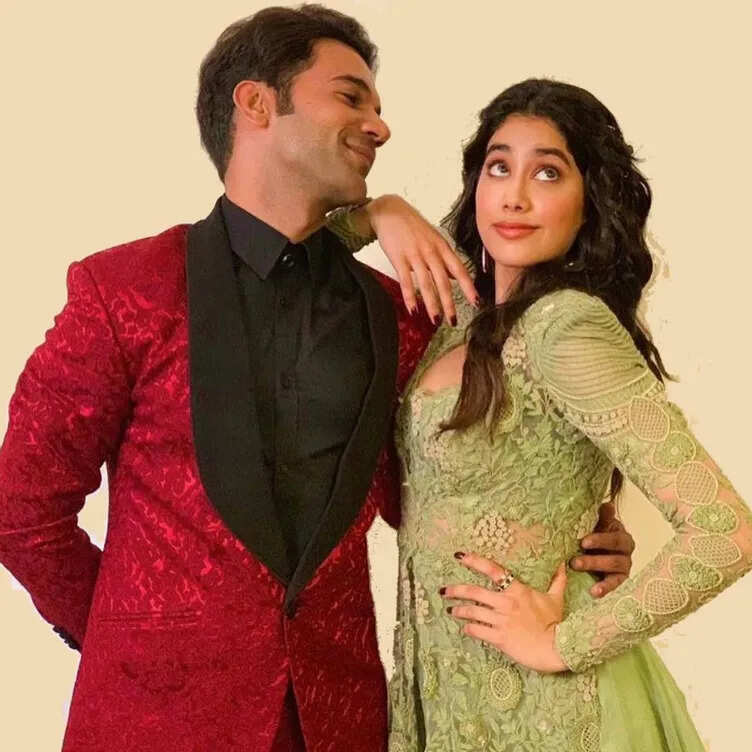 Janhvi Kapoor Sends Love to Mr & Mrs Mahi Co-Star Rajkummar Rao on Birthday