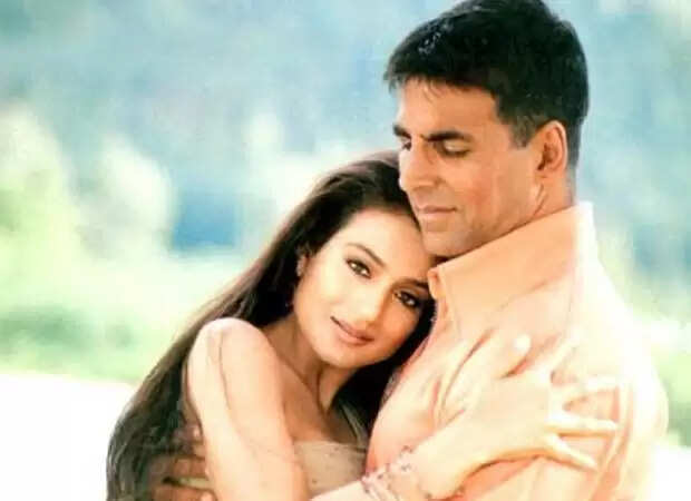 Ameesha Patel shares a candid pic with Akshay Kumar, Calls him the ‘One of the most professional actors’.