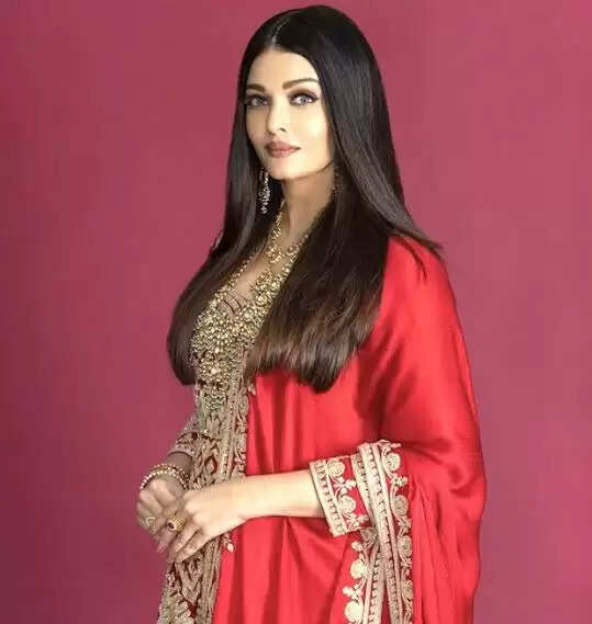 Aishwarya Rai Bachchan looks like the embodiment of royalty in her red anarkali suit for Ponniyin Selvan event