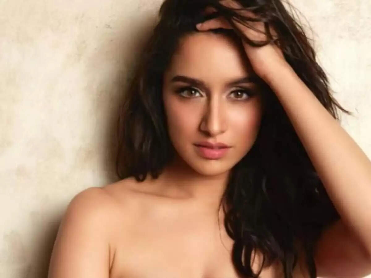 Shraddha Kapoor Sets Internet on Fire as She Sizzles in a High Slit Black Gown