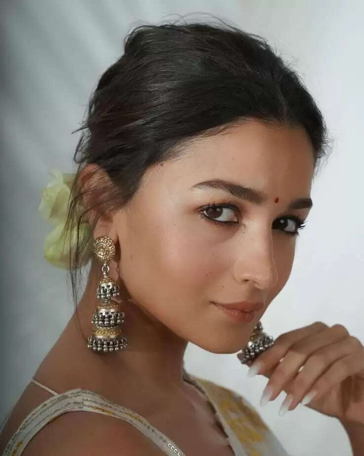 Soni Razdan was Planning to Send Alia Bhatt to Drama School if She Didn't get Karan Johar's SOTY