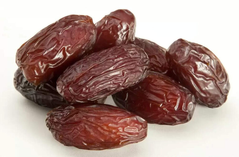 Top 10 Benefits of eating dates for Skin, Hair & Health