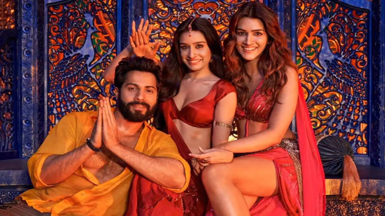 Bhediya Song Thumkeshwari: Varun Dhawan-Kriti Sanon Flaunt Thumkas; Don't miss Shraddha Kapoor's Appearance