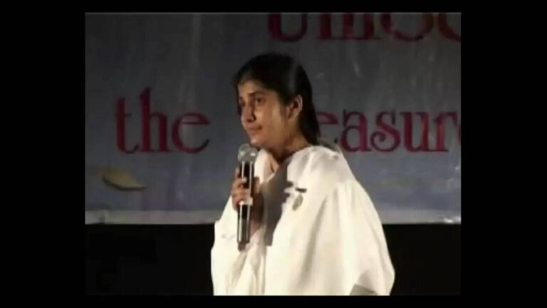 Top 7 Spiritual Gurus Of India & Their Teachings In 2023