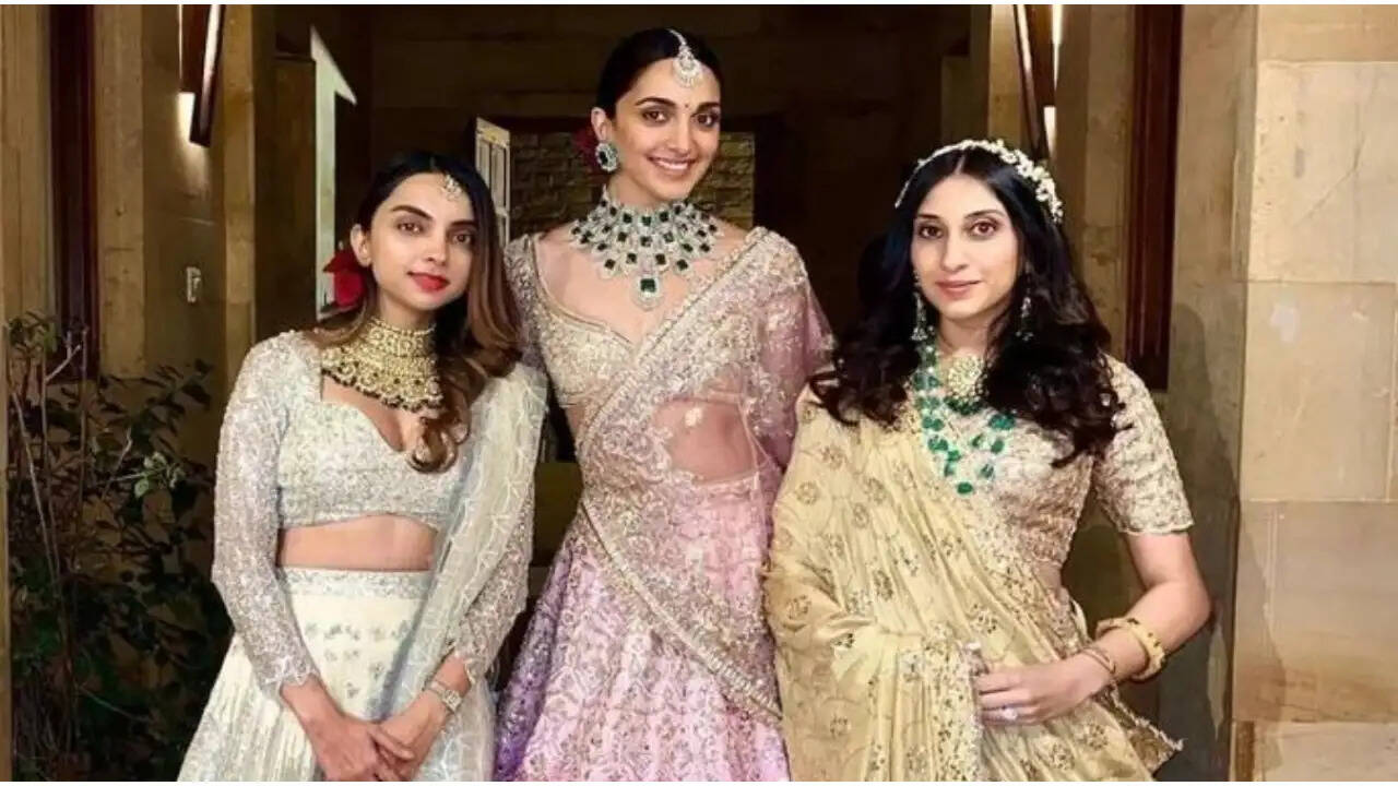 Kiara Advani’s PIC with her Bridesmaids Ishita Advani and Anissa Malhotra Jain goes VIRAL