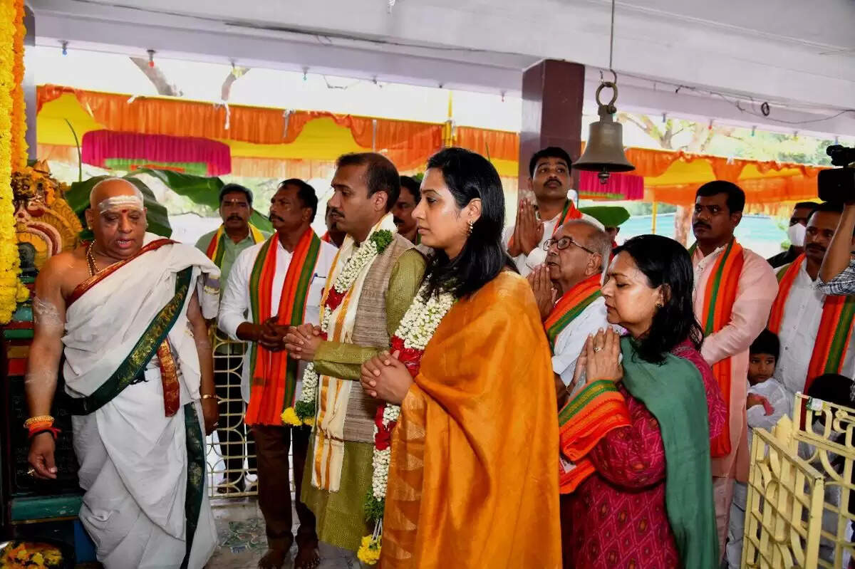 Read About Mallika Garg IPS & Her IAS Husband