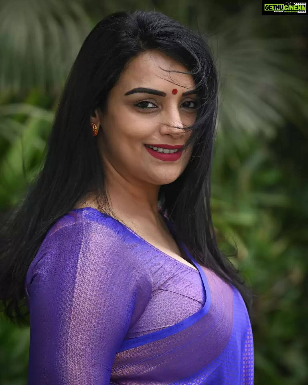 Shweta Menon & Sreejith's Hot Chemistry In Rathinirvedam