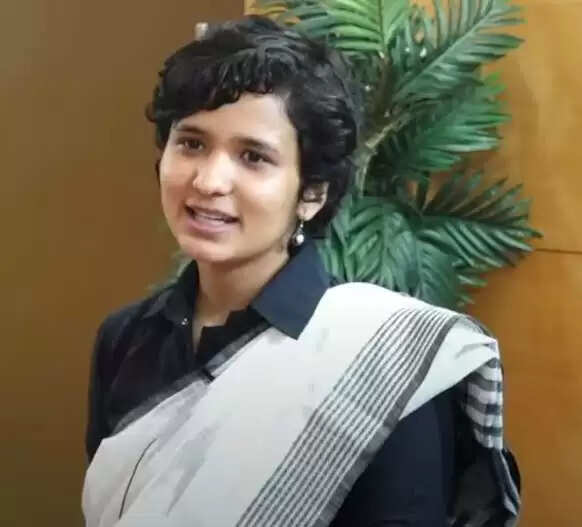 IAS Shruti Sharma Age, Bio, Family, Wiki In 2023