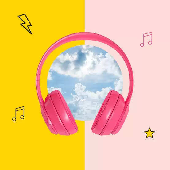 Top 15 Bollywood Hindi Songs Ever On Life Till 2023