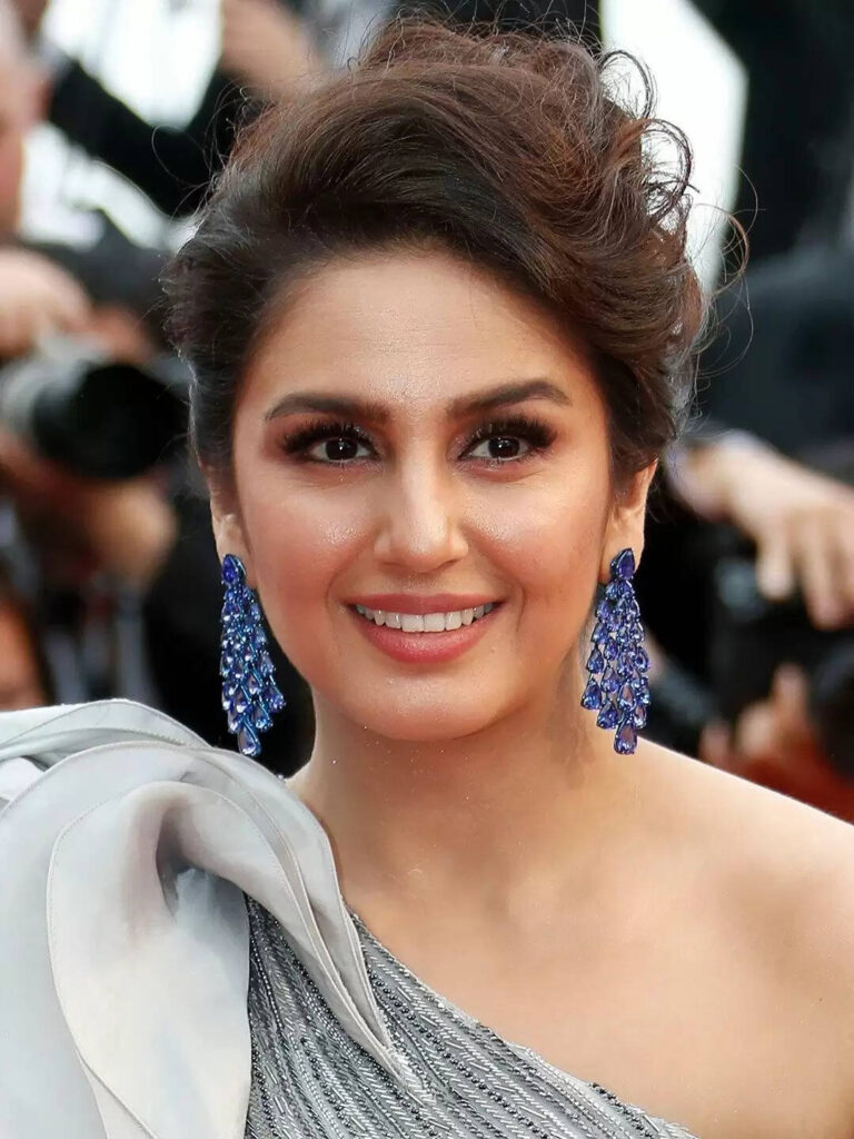 "Why Is There Pressure On Women To Always Look 19" Says Huma Qureshi