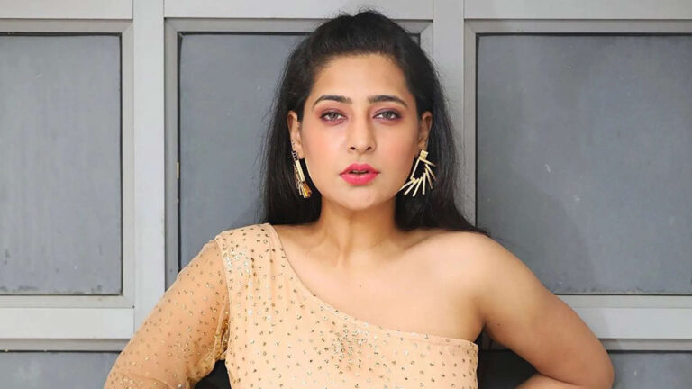 Shiny Dixit Web Series List, Age, Wikipedia, Family In 2023