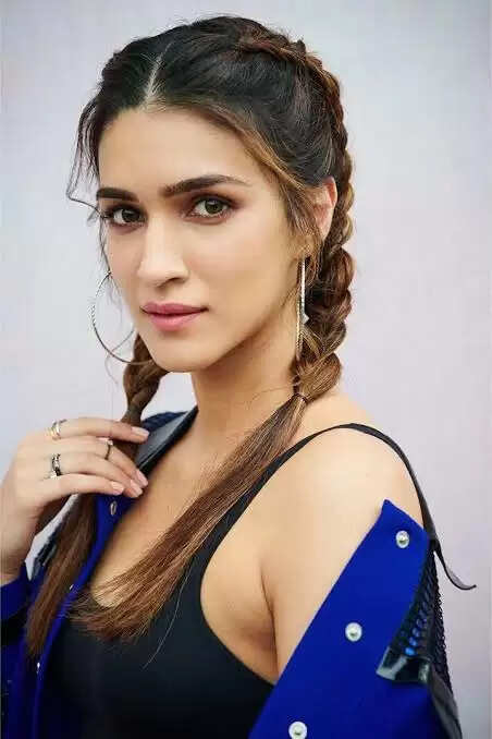 Kriti Sanon Made Her Patents Proud By Receiving First National Award!!