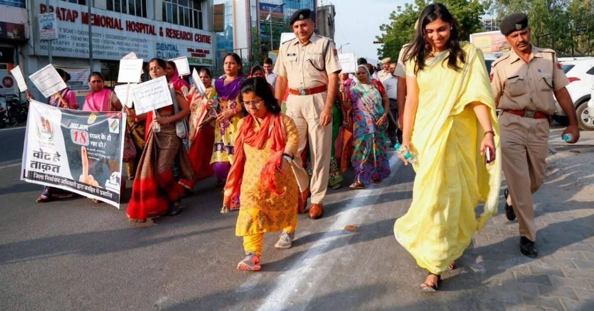India's Shortest IAS Officer - Arti Dogra, Rank, Husband, Age, Biography