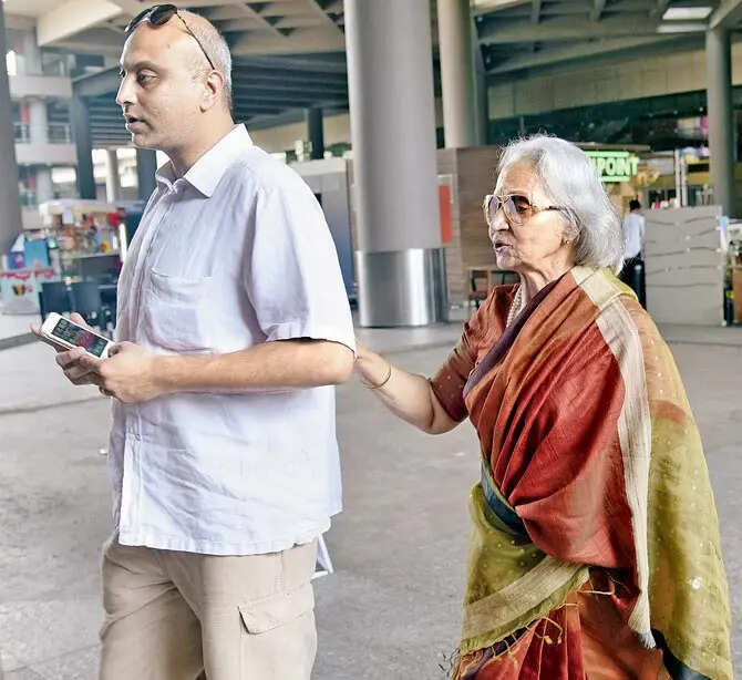 Waheeda Rehman's Son Sohail Rekhi Wiki, Age, Date Of Birth, Family, Profession