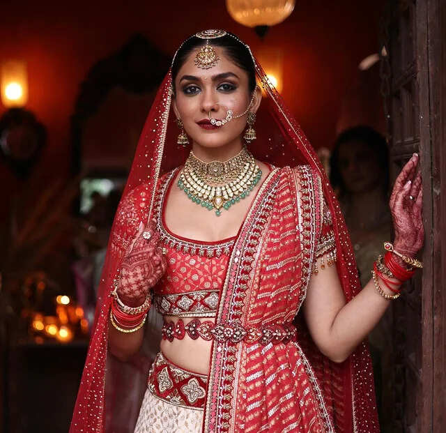 Is Mrunal Thakur Marrying A Telegu Actor!!
