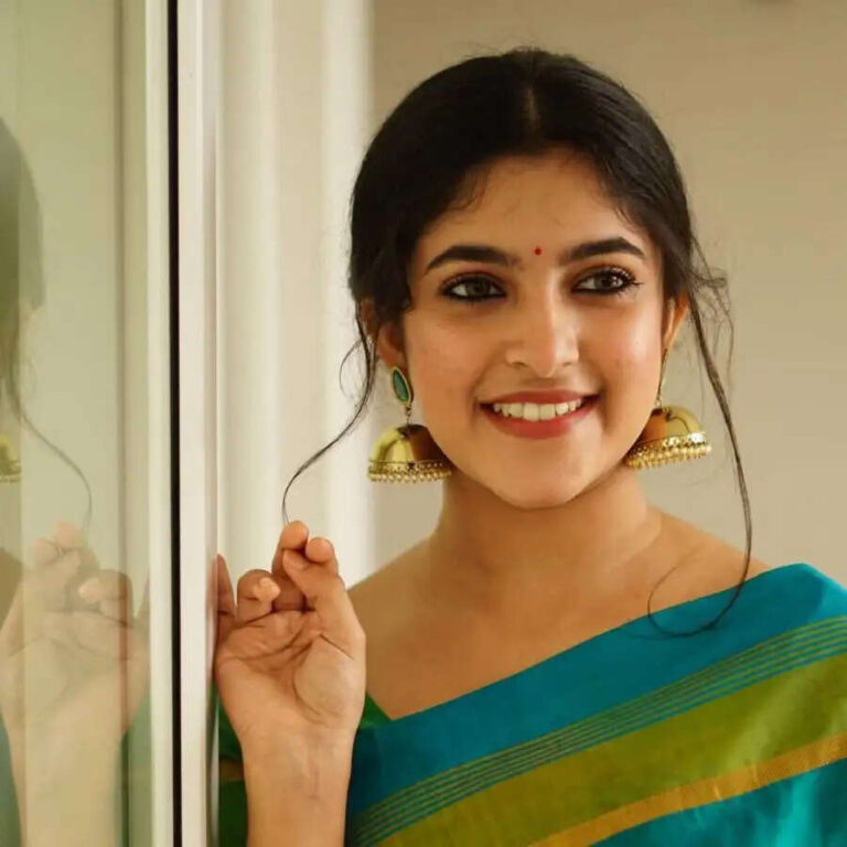 Malayalam Actress Meenakshi Dinesh Age, Family, Husband, Instagram, Wiki